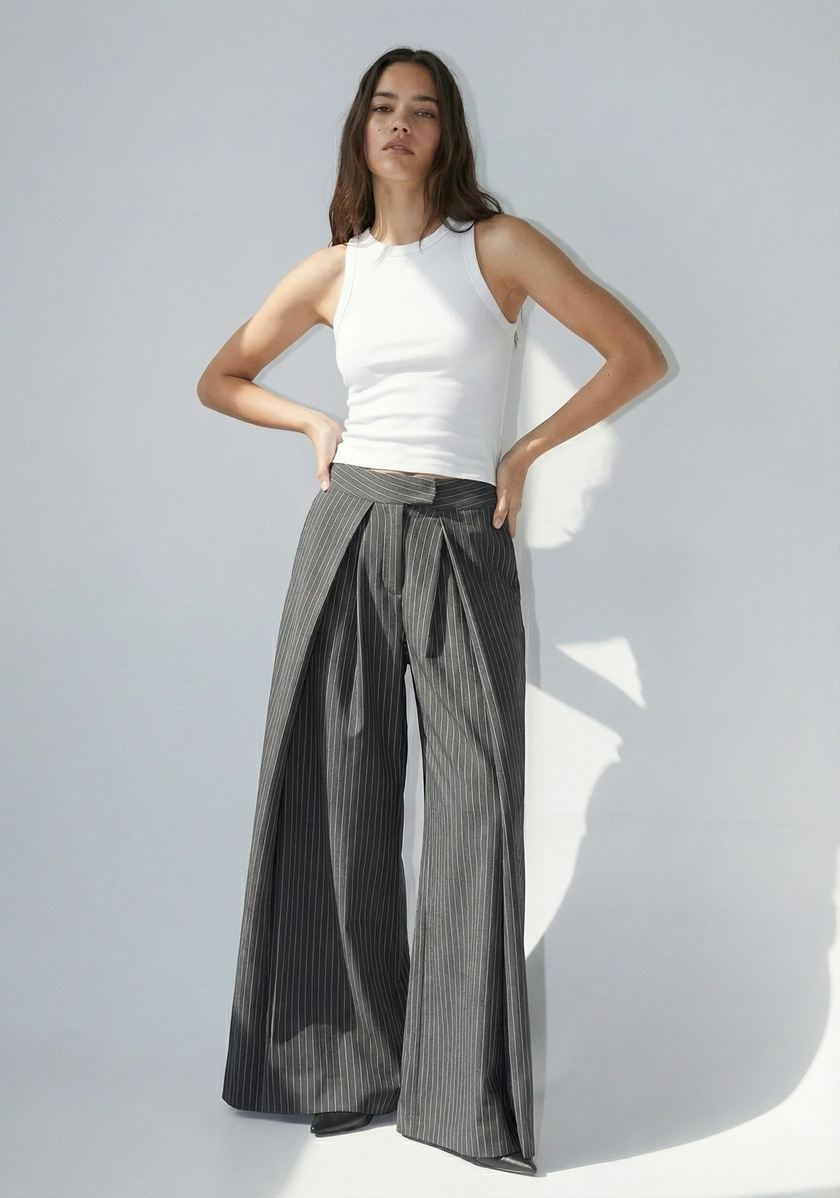 PANTALON LARGE TAILLE HAUTE À PINCES – Image 3