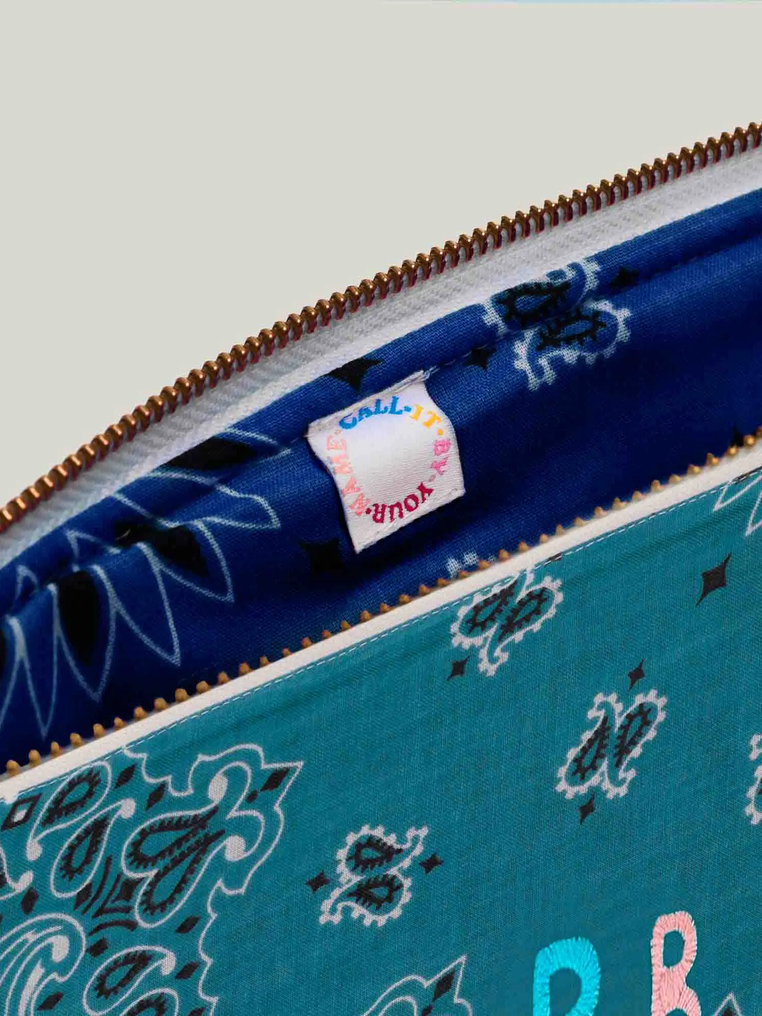 Pochette Zippée - Petite broderie personnalisée – Image 4