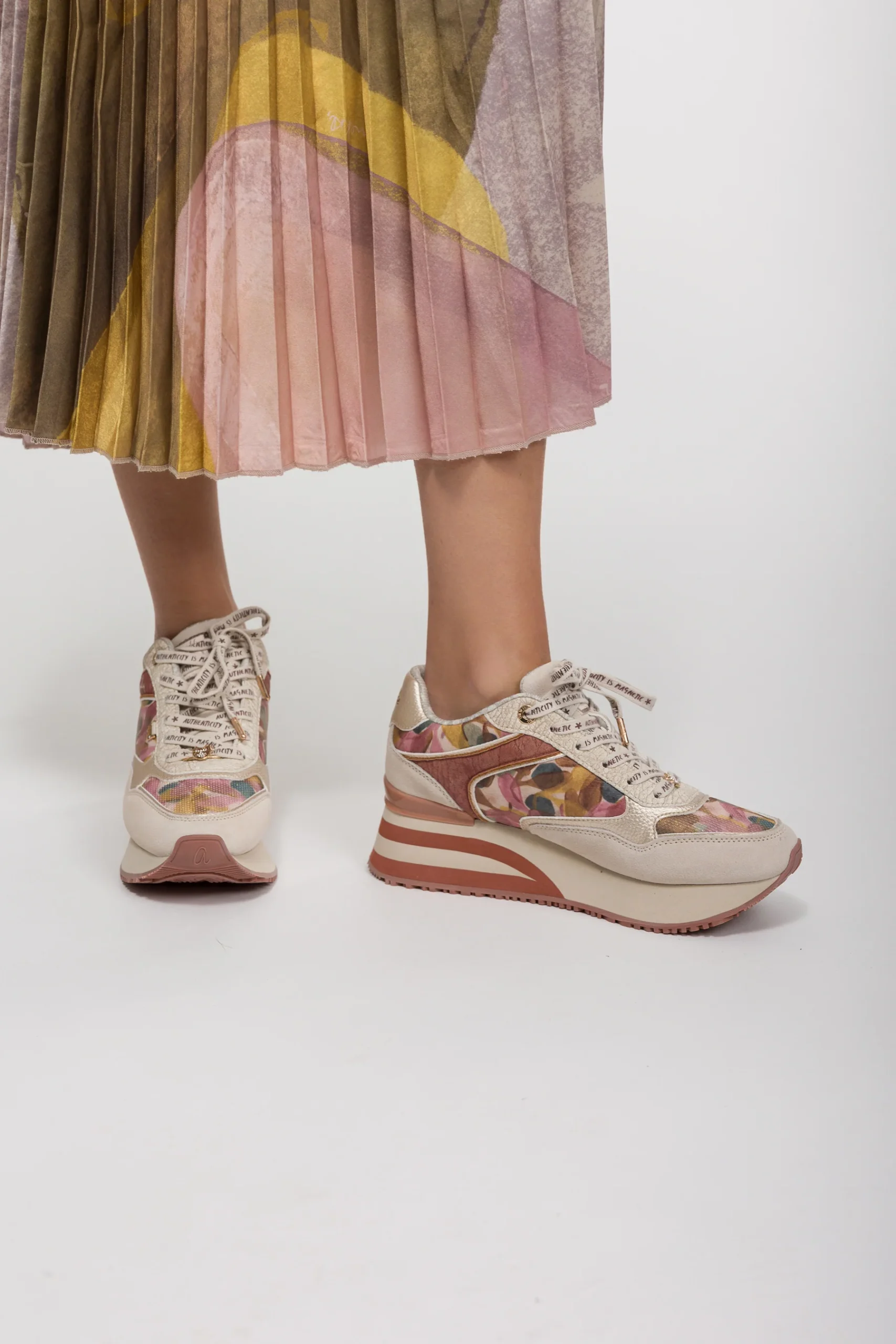 Sneakers roses et beige Bloom – Image 2