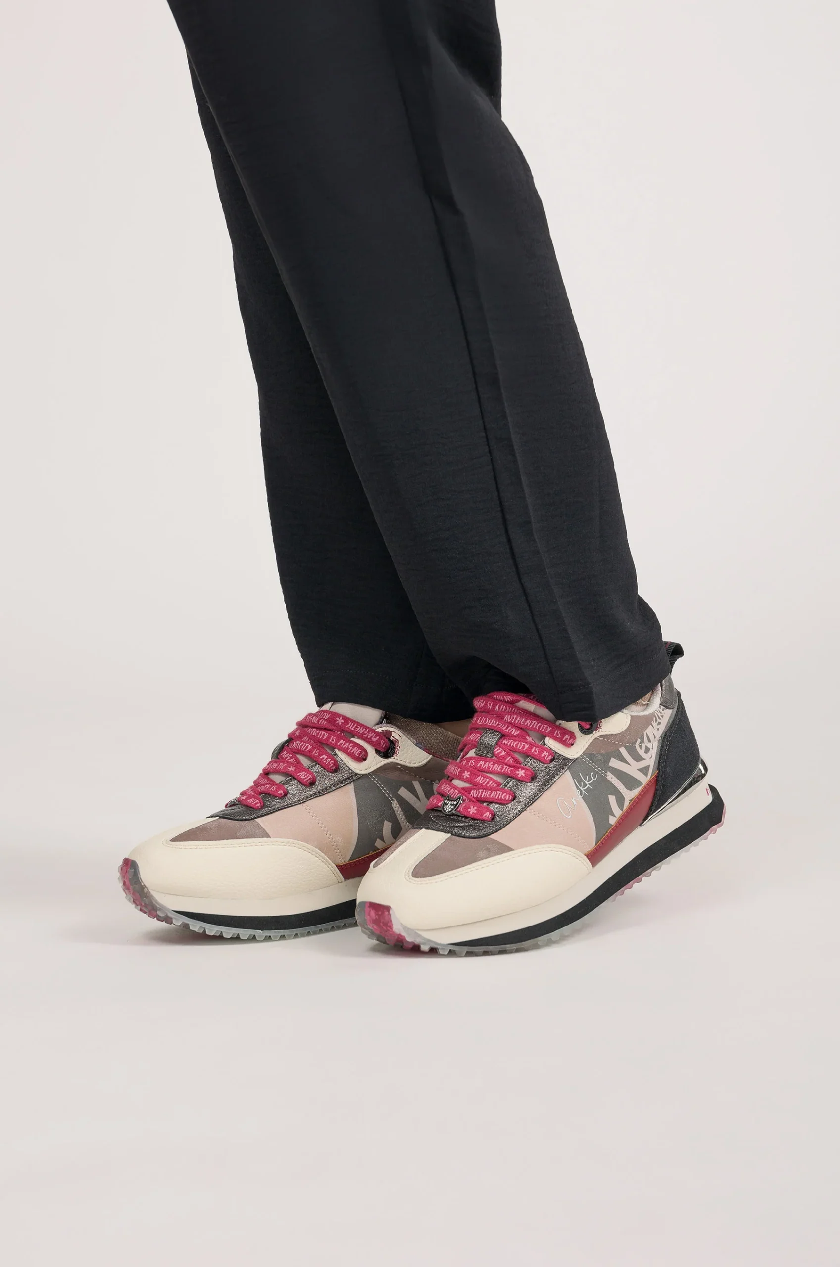 Sneakers roses et blancs – Image 2