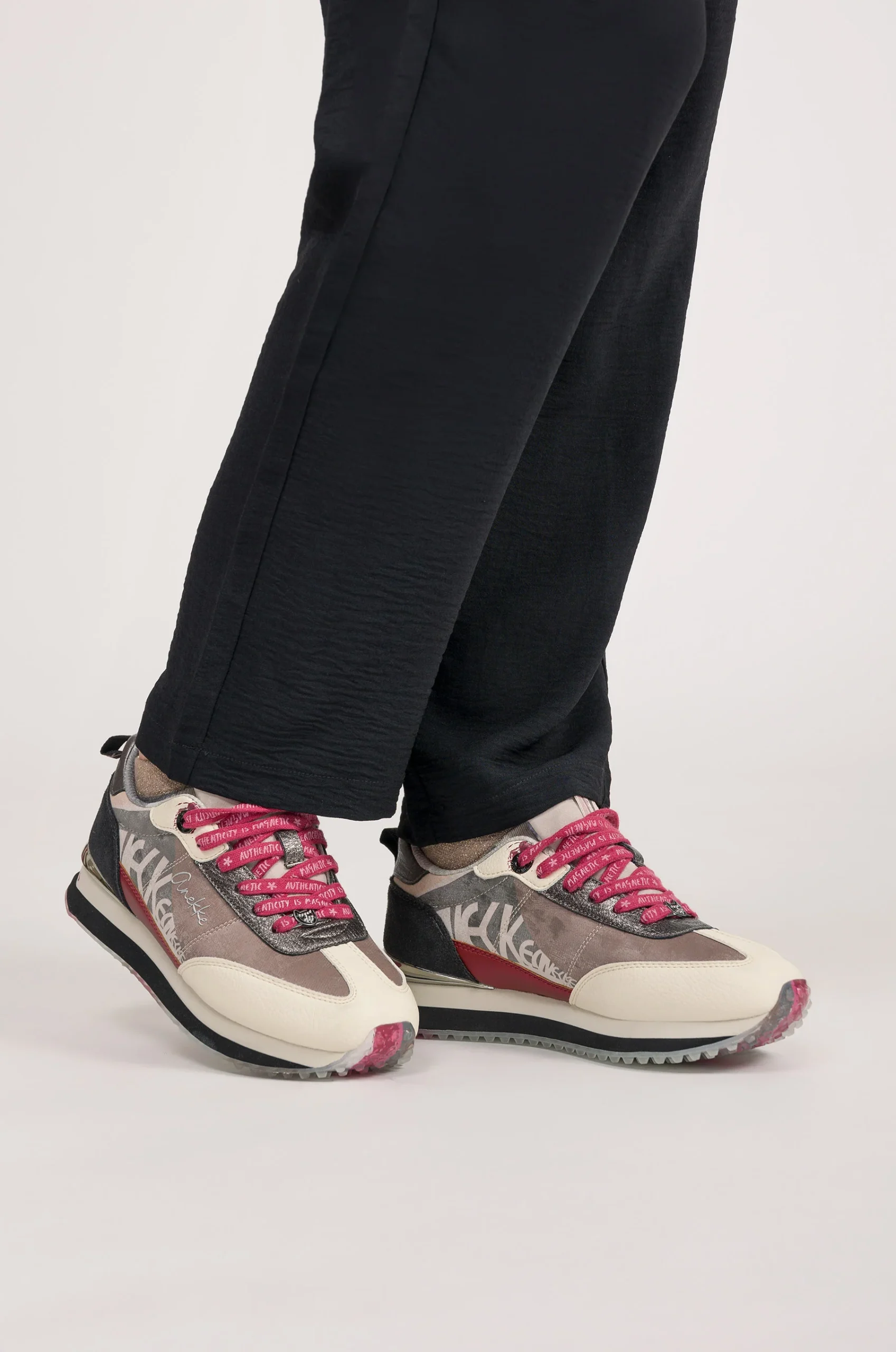 Sneakers roses et blancs – Image 4