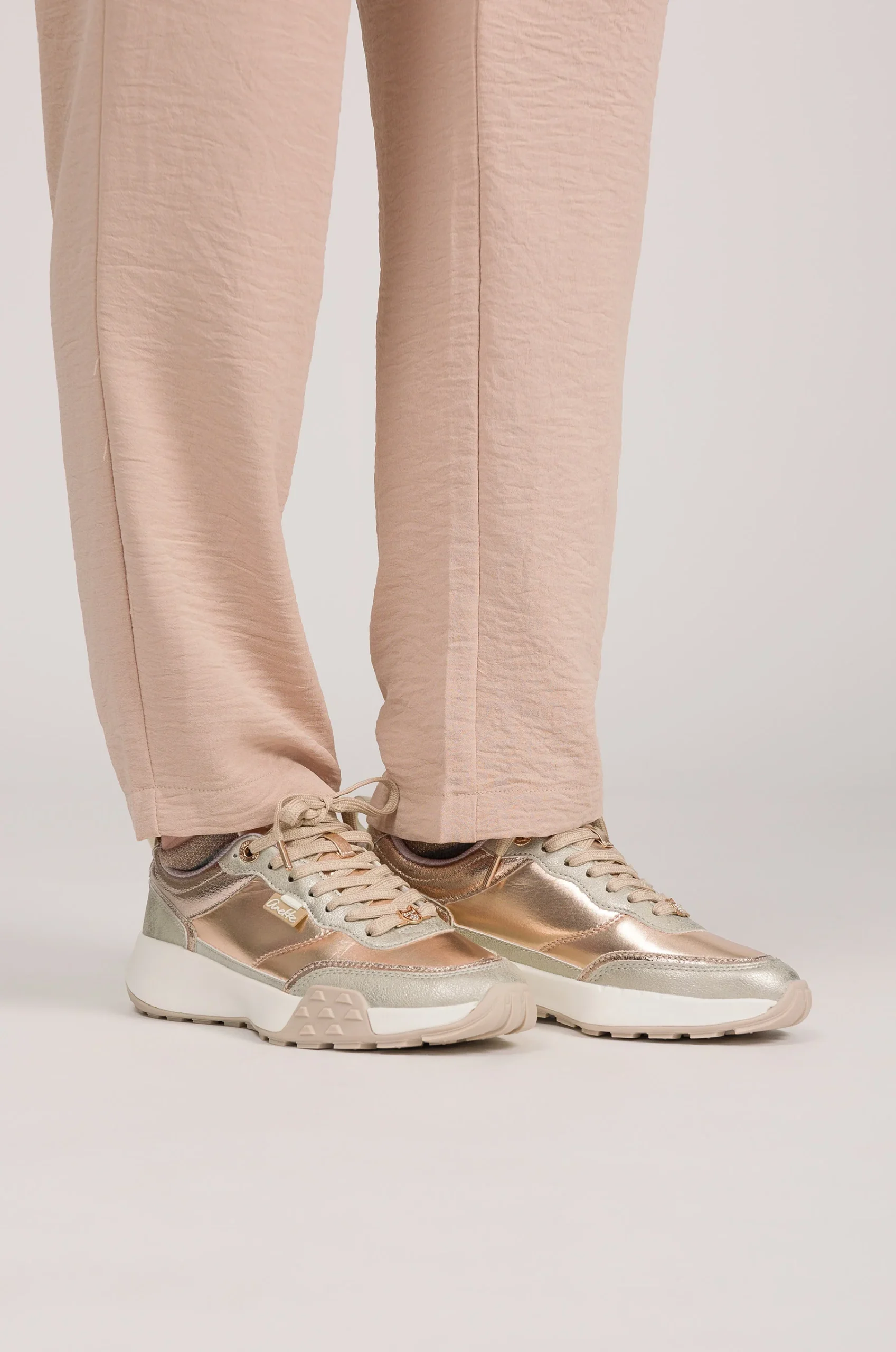 Sneakers dorés – Image 2